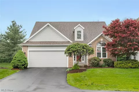 90 Lake Pointe Cir, Canfield, OH 44406