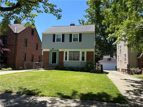 54 E 213th St, Euclid, OH 44123