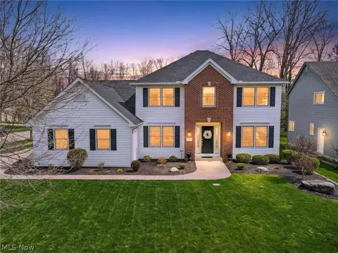 5503 Pheasants Walk Dr, North Olmsted, OH 44070