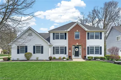 5503 Pheasants Walk Dr, North Olmsted, OH 44070