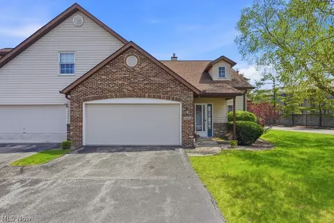 5723 Gateway Ln, Brook Park, OH 44142
