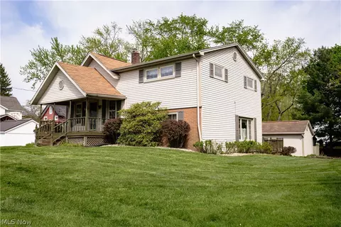 518 Hoover Pl SE, Hartville, OH 44632