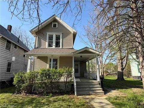 347 11th St, Elyria, OH 44035