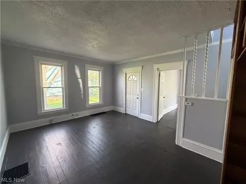 Living - 347 11th St, Elyria, OH 44035 photo 1 of 2