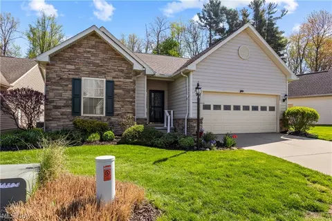 884 Lakeview Ct, Kent, OH 44240