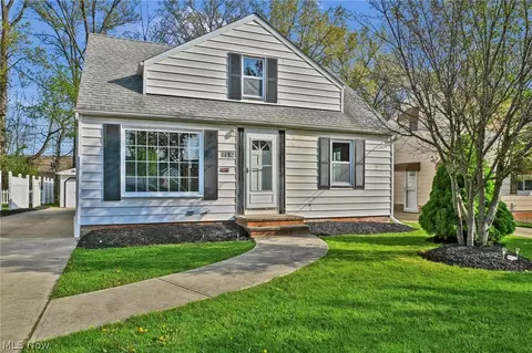 612 North St, Brooklyn Heights, OH 44131