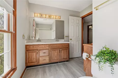 Bath - 5347 Ashby St NW, Canton, OH 44708 photo 3 of 4