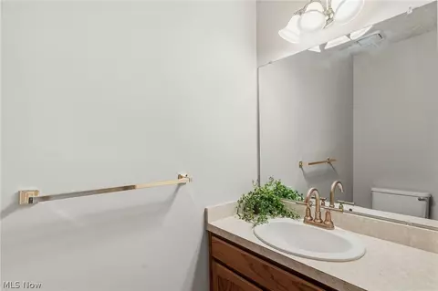 Bath - 5347 Ashby St NW, Canton, OH 44708 photo 1 of 4