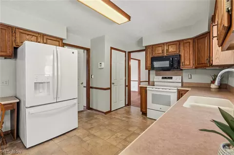 Kitchen - 5347 Ashby St NW, Canton, OH 44708 photo 3 of 3