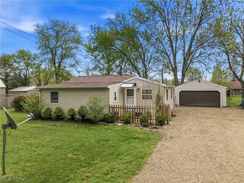 6982 Mcclure Rd, Hubbard, OH 44425