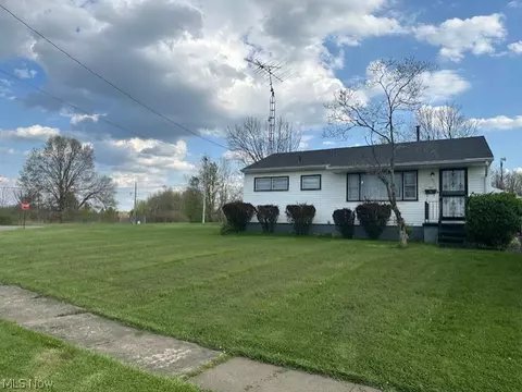 1171 Doris Dr, Hubbard, OH 44425