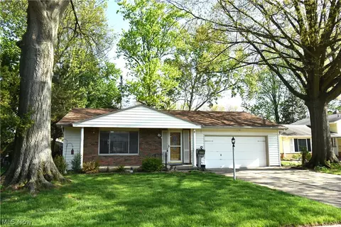 24354 S Oxford Oval, North Olmsted, OH 44070