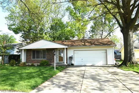 24354 S Oxford Oval, North Olmsted, OH 44070