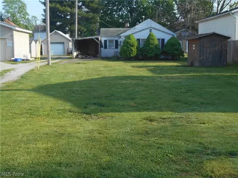 914 Pine St, Coshocton, OH 43812