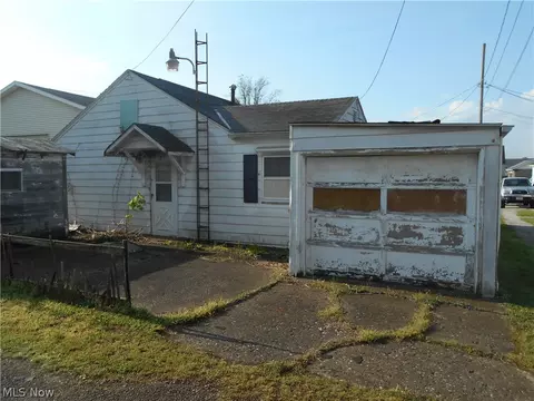 914 Pine St, Coshocton, OH 43812 photo 3