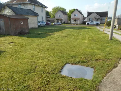914 Pine St, Coshocton, OH 43812 photo 4