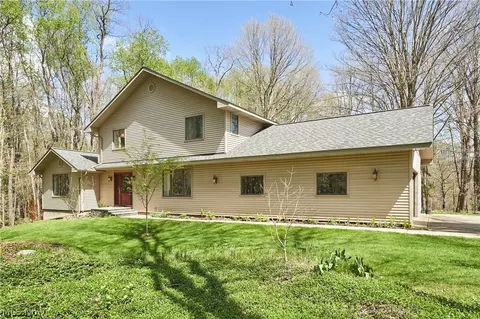 14125 Country River Ln, Newbury, OH 44065
