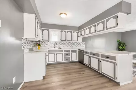 Kitchen - 405 Baldwin Rd, Akron, OH 44312 photo 1 of 2