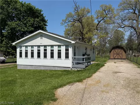 624 Cemetery St, Coshocton, OH 43812
