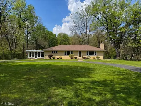 2315 Howland Wilson Rd, Cortland, OH 44410