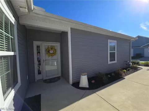 413 Deer Xing, Elyria, OH 44035 photo 2
