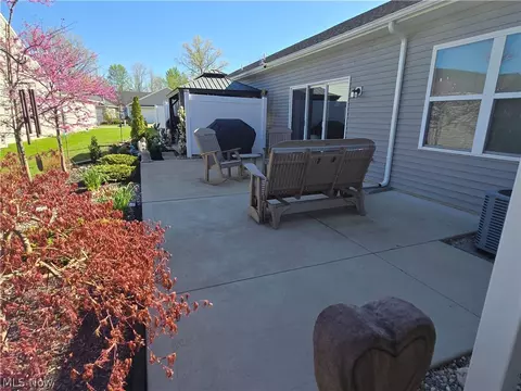 413 Deer Xing, Elyria, OH 44035 photo 33