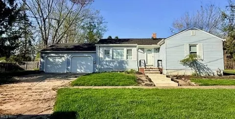 3 Broadmore Ave, Bedford, OH 44146