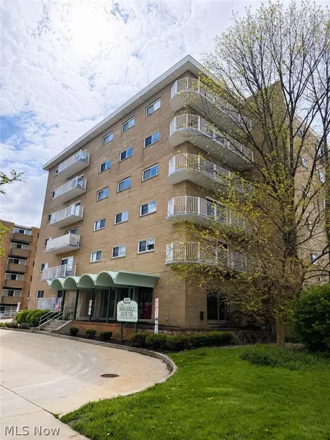 14567 Madison Ave #609, Lakewood, OH 44107