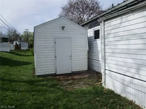 1626 E Apt 191 E 51st St, Ashtabula, OH 44004 photo 8