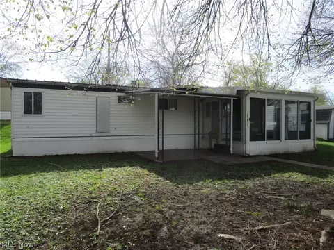 1626 E Apt 191 E 51st St, Ashtabula, OH 44004