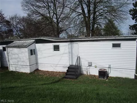 1626 E Apt 191 E 51st St, Ashtabula, OH 44004 photo 6