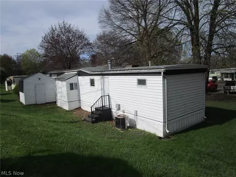 1626 E Apt 191 E 51st St, Ashtabula, OH 44004 photo 5