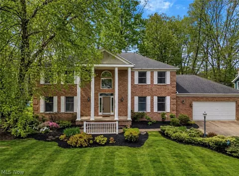 106 Lethbridge Cir, Akron, OH 44321