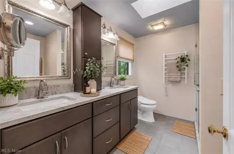 Bath - 106 Lethbridge Cir, Akron, OH 44321 photo 4 of 5