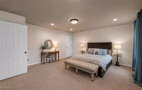 Bedroom - 106 Lethbridge Cir, Akron, OH 44321 photo 2 of 6