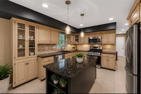 Kitchen - 106 Lethbridge Cir, Akron, OH 44321 photo 2 of 3