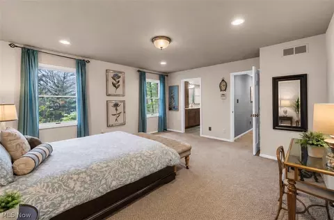 Bedroom - 106 Lethbridge Cir, Akron, OH 44321 photo 3 of 6