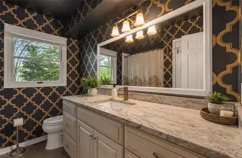 Bath - 106 Lethbridge Cir, Akron, OH 44321 photo 2 of 5