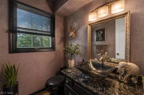 Bath - 106 Lethbridge Cir, Akron, OH 44321 photo 1 of 5