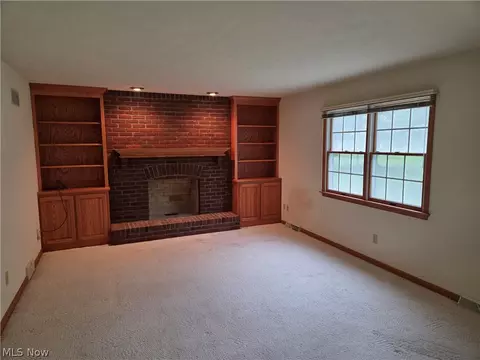 Living - 220 Montgomery Dr, Canfield, OH 44406 photo 3 of 3
