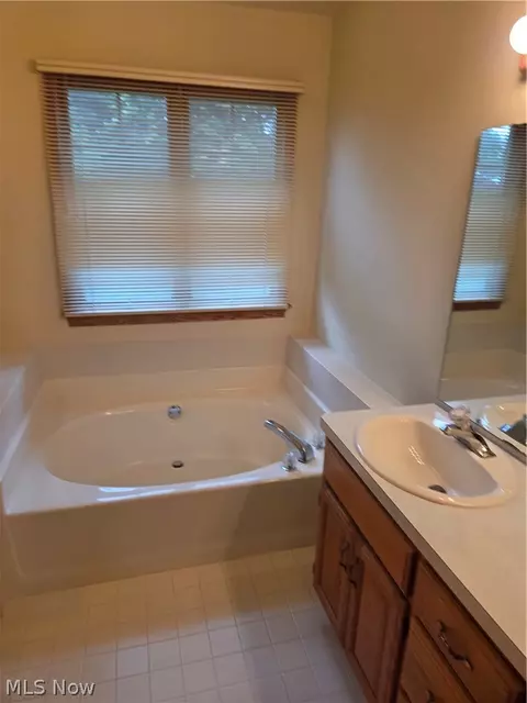 Bath - 220 Montgomery Dr, Canfield, OH 44406 photo 2 of 4