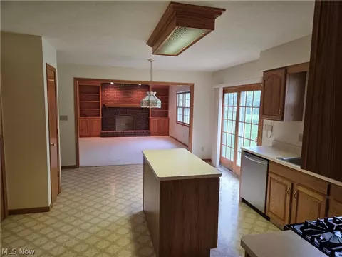 Living - 220 Montgomery Dr, Canfield, OH 44406 photo 2 of 3