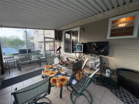 Exterior - 503 Meadowridge Ave NW, Canton, OH 44708 photo 3 of 7