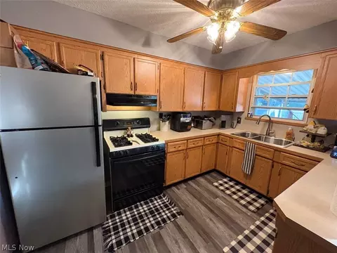 Kitchen - 503 Meadowridge Ave NW, Canton, OH 44708 photo 1 of 1