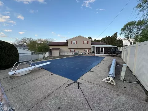 Exterior - 503 Meadowridge Ave NW, Canton, OH 44708 photo 5 of 7