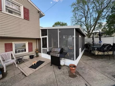 Exterior - 503 Meadowridge Ave NW, Canton, OH 44708 photo 4 of 7