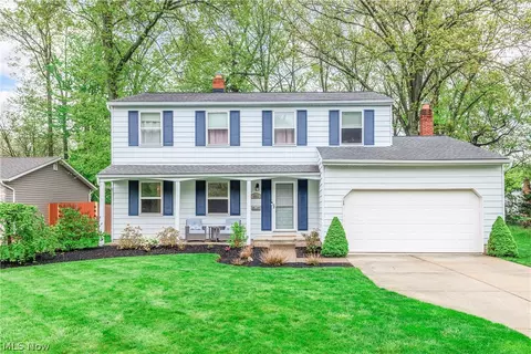 4083 Lydgate Dr, North Olmsted, OH 44070