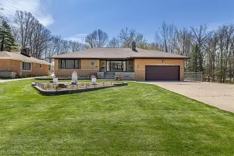 5855 W Ridgewood Dr, Parma, OH 44129