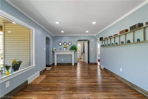 Living - 5261 Dailey Rd, New Franklin, OH 44319 photo 3 of 3