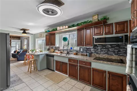 Kitchen - 5261 Dailey Rd, New Franklin, OH 44319 photo 3 of 6